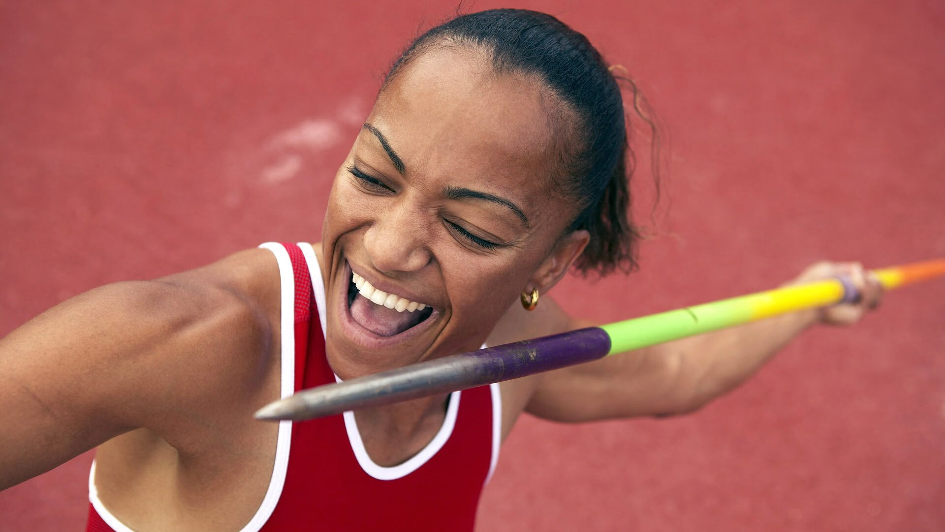 自由式滑雪选手动作难度不断升级,自由式滑雪雪上技巧被列为比赛项目