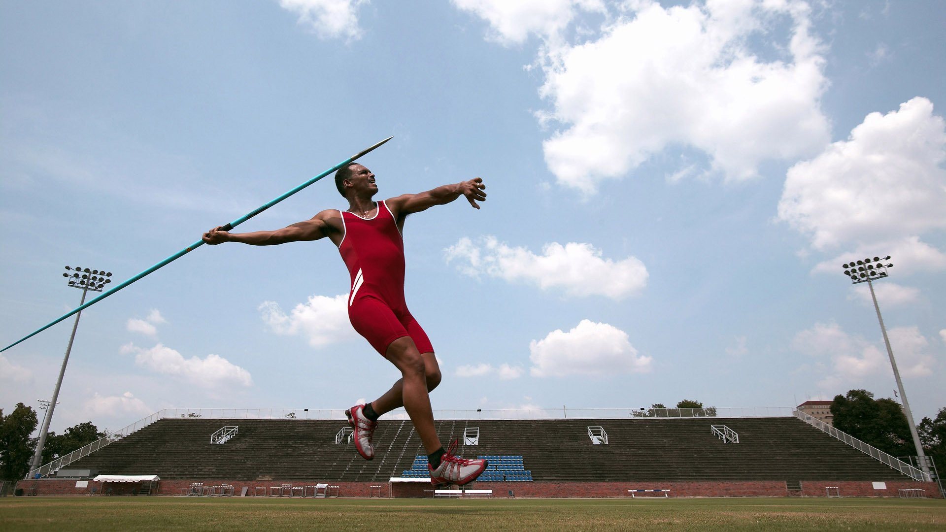 “亚戈·卡尔曼的精彩表现,助阿根廷美洲狮队成为橄榄球新生代的代表”